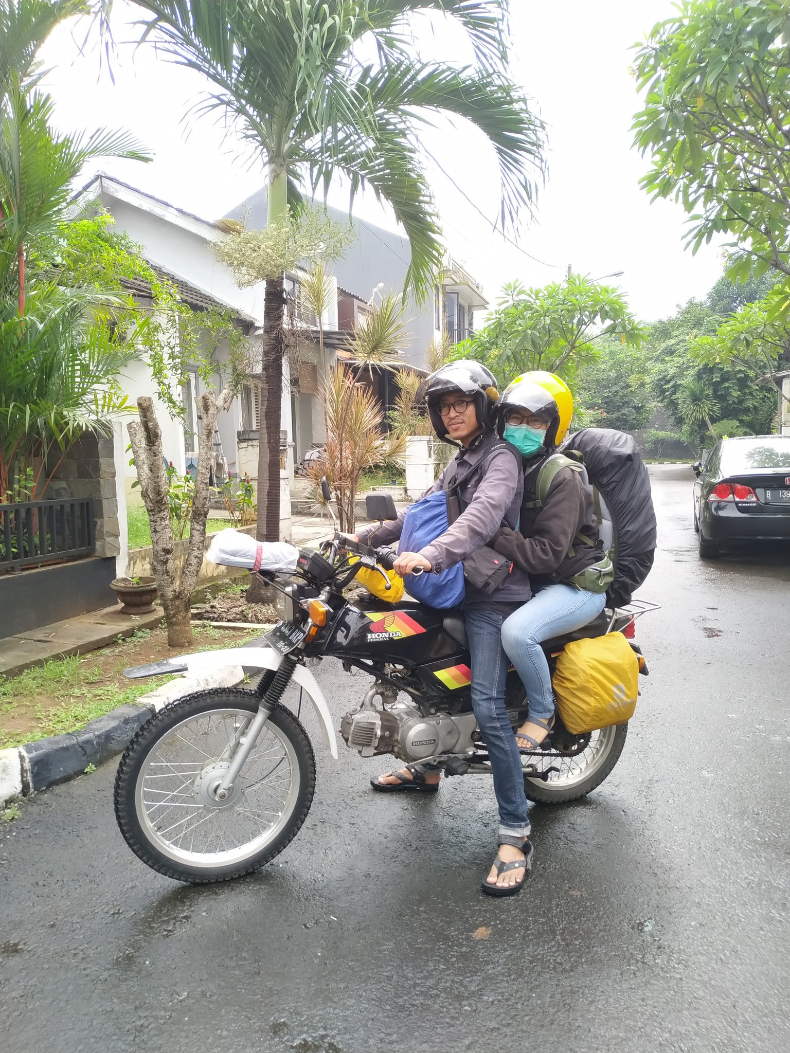 Pengantin pilih bulan madu Touring Jawa-Bali 