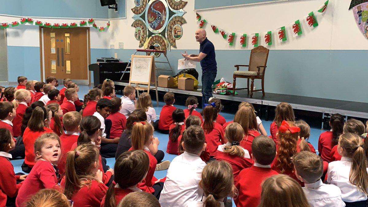 oldgupsyr2's tweet photo. Year 2 are undertaking workshops with Dementia Friendly Schools this morning 😊 #GUPSCOMMUNITY https://t.co/0MgAjsU84O