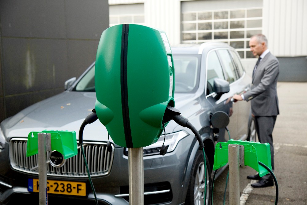 De komende jaren wordt de aankoop en het gebruik van de elektrische auto nog gestimuleerd. Benieuwd naar de financiële voordelen? Lees ze hier:ow.ly/8VC250yxwX6
 #elektrischrijden #energietransitie