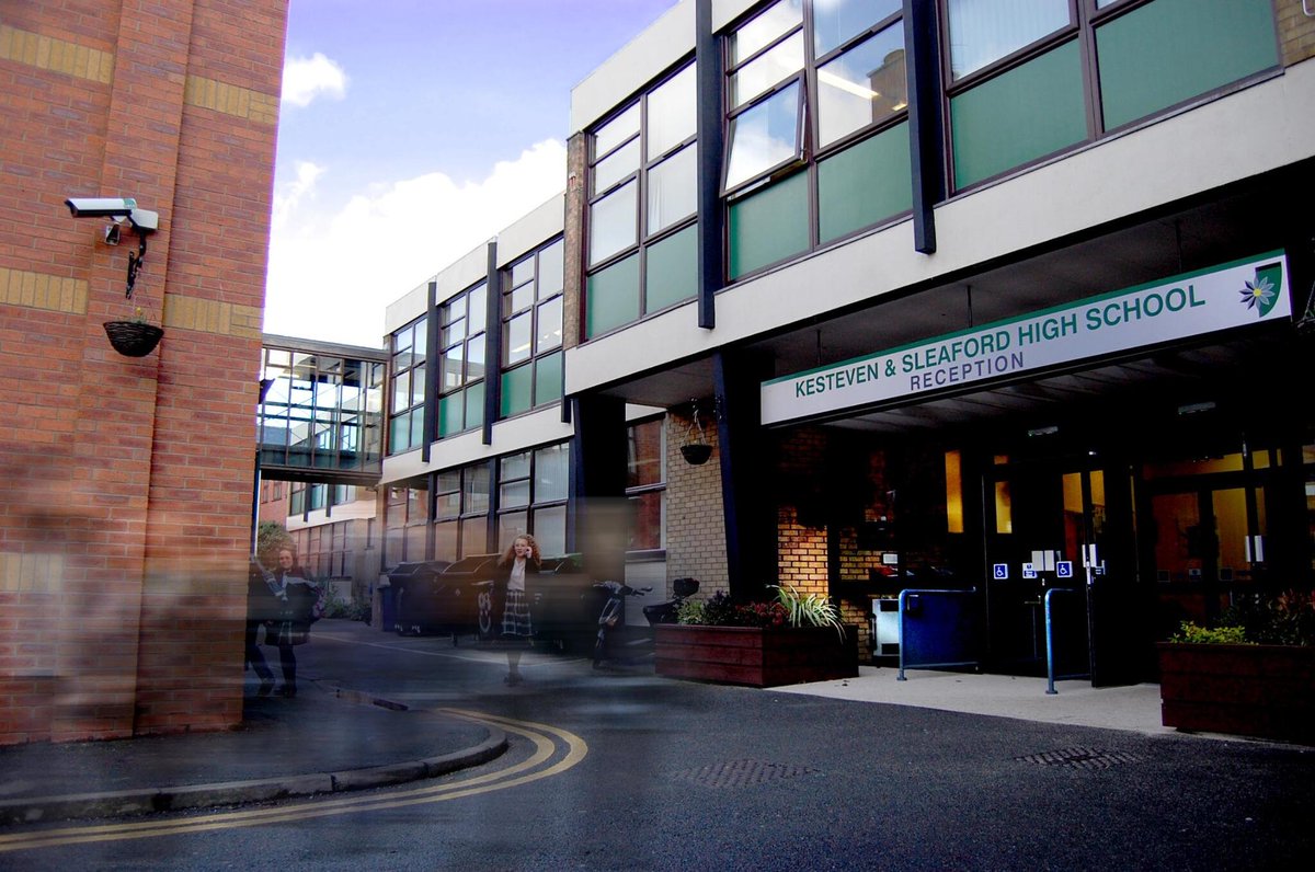 SHUOutreach's tweet photo. Today we are at @KSHSSA delivering our #STEM Roadshow to their Y8 pupils. Pupils will be getting involved with a number of interactive #STEM activities including making DNA origami! #University #WeAreHallam #HallamonTour https://t.co/cMPD9oOBCL