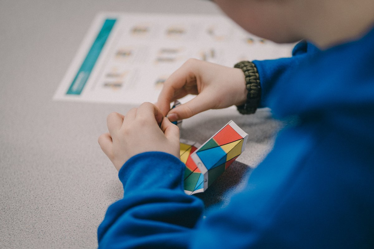 SHUOutreach's tweet photo. Today we are at @KSHSSA delivering our #STEM Roadshow to their Y8 pupils. Pupils will be getting involved with a number of interactive #STEM activities including making DNA origami! #University #WeAreHallam #HallamonTour https://t.co/cMPD9oOBCL