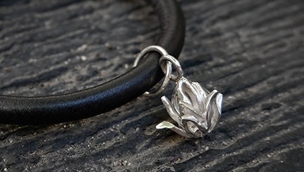 MuleJewels's tweet photo. "Don't look back,
You're not going that way."⁠
✨925 Sterling Silver Bloom #Lotus Bracelet✨⁠
#Handmade by #inmates Kerobokan Prison, Bali⁠
✨✨https://t.co/D3nE4jhupV ✨✨ https://t.co/s94c72Hx40