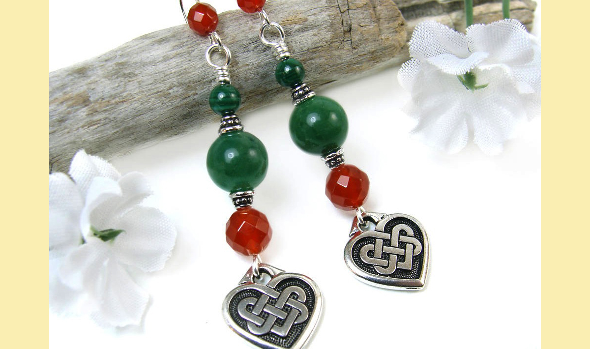 PrettyGonzo's tweet photo. Sir Gonze & I think these are lovely #CelticKnot #Hearts Dangle #Earrings for St Patrick's Day—& any day! 😺❤️🙂☘️ With rich #verdite, genuine #malachite & faceted #carnelian. By #PrettyGonzo - https://t.co/w3Mm2hRdOp - #StPatricksDay #handmadejewelry #gifts #giftideas #jewelry https://t.co/IV5RwYUOhA
