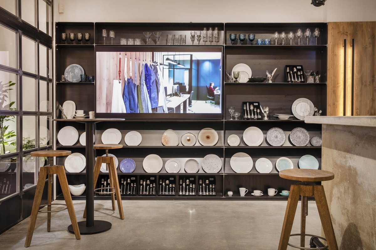 bit.ly/2IkziyB
<a href="/dromliving/">Dröm Living</a> has designed the sophisticated offices and showroom of Vega House Barcelona, a hotel and restaurant supply company for the <a href="/vegaspain/">Vega España</a> brand of products from Germany.
#mindus #mindmagazine