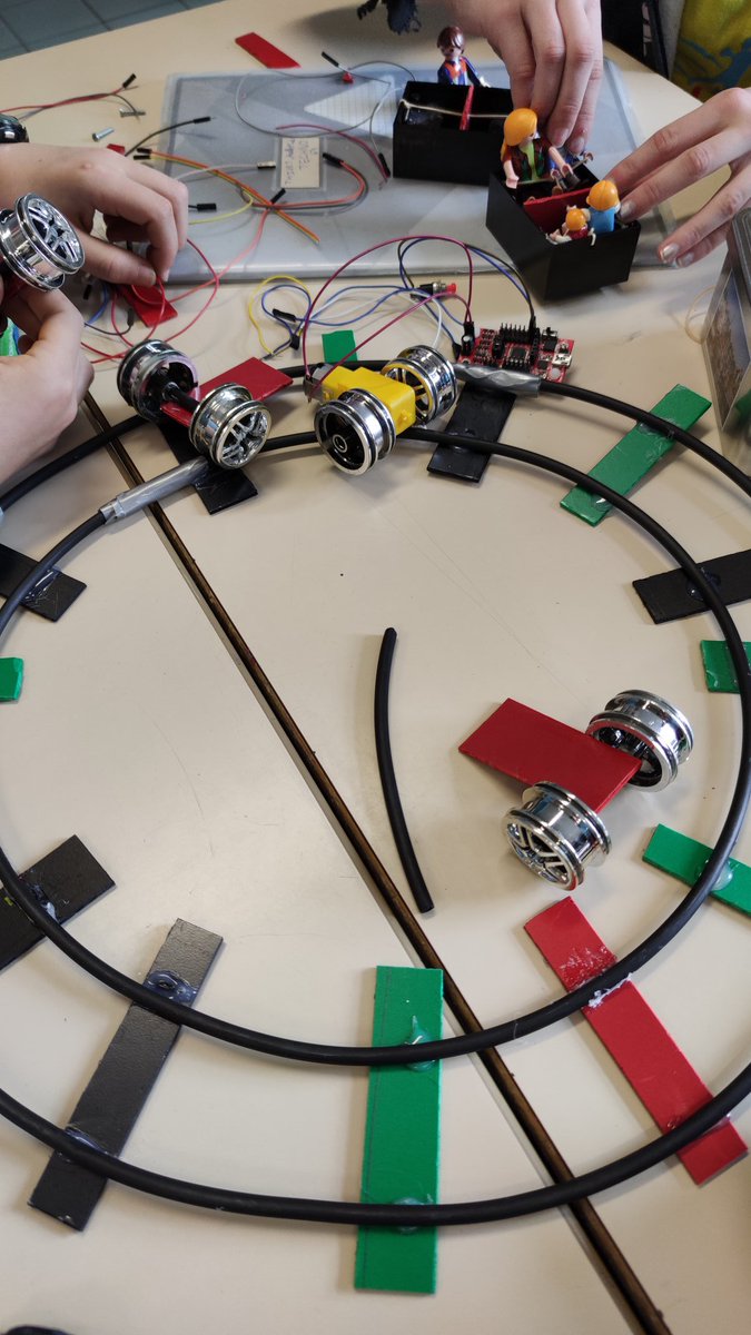 gillesgalipot's tweet photo. Cette #équipe d'élèves (filles) de #6eme #technocollege ne manque pas d'imagination et d'engagement techno-logique pour ce manège @IjcLh76 @ac_normandie @sii_rouen @Blocklino1 @LH_LeHavre @seinemaritime https://t.co/2pWttThFBH