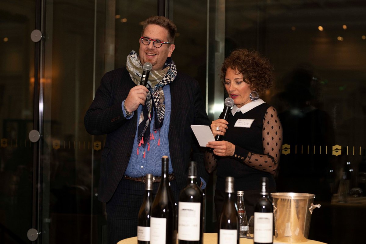 WineBusinessC's tweet photo. 𝑹𝒆𝒕𝒐𝒖𝒓 𝒆𝒏 𝒊𝒎𝒂𝒈𝒆 📸
Nous vous remercions pour ce superbe moment de dégustation au @ShangriLaParis le jeudi 27 février !
@Soucherie_Anjou, Reliefs 2018, anjou rouge 
@ChDeLaDauphine 2012, fronsac rouge
#vins #partage #oenologie #winebusinessclub 🍷🍷 https://t.co/FlFCARnGpn