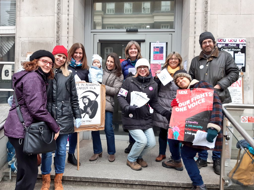 robynparker_'s tweet photo. Peak picket at Central House UCL @UCL_UCU #UCUstrikes #UCUstrikesback https://t.co/E60Fyj6LYm