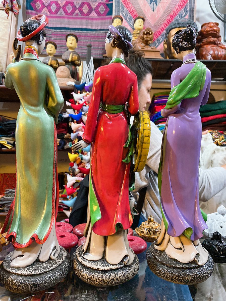 enjoydragon1's tweet photo. Statue . Ao Dai North - Central - South. Vietnamese cultural icons 20usd #aodai #bactrungnam #mienbac #miennam #mientrung #northvietnam #southvietnam #longdress #asia #Statue #handmade #craftguild https://t.co/Kxq7E7BODA