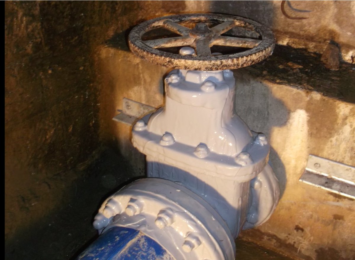 oxifreeglobal's tweet photo. #WednesdayWisdom brought to you with a brand new case study at a water reservoir in the UK. TM198 was used to protect valve units from further #corrosion in a reservoir tunnel. #assetintegrity #corrosionprotection #tm198 #corrosionprevention #innovation   https://t.co/qgcCZ0myIa https://t.co/UTEjuB4pXk