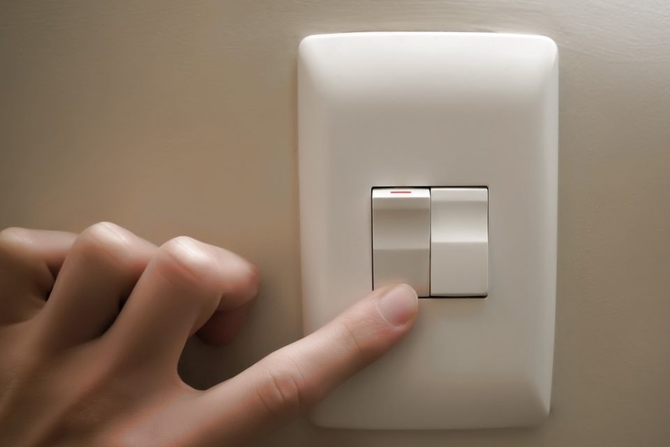 Damos la bienvenida a mayo con una buena noticia. ¡En el mes de febrero se ha registrado un descenso en las facturas de la luz! Tras el repunte de enero, en febrero se ha abaratado un 4,6%. 💡🤓¿Quieres saber más? Sigue leyendo👉🏽 bit.ly/2PFdpya