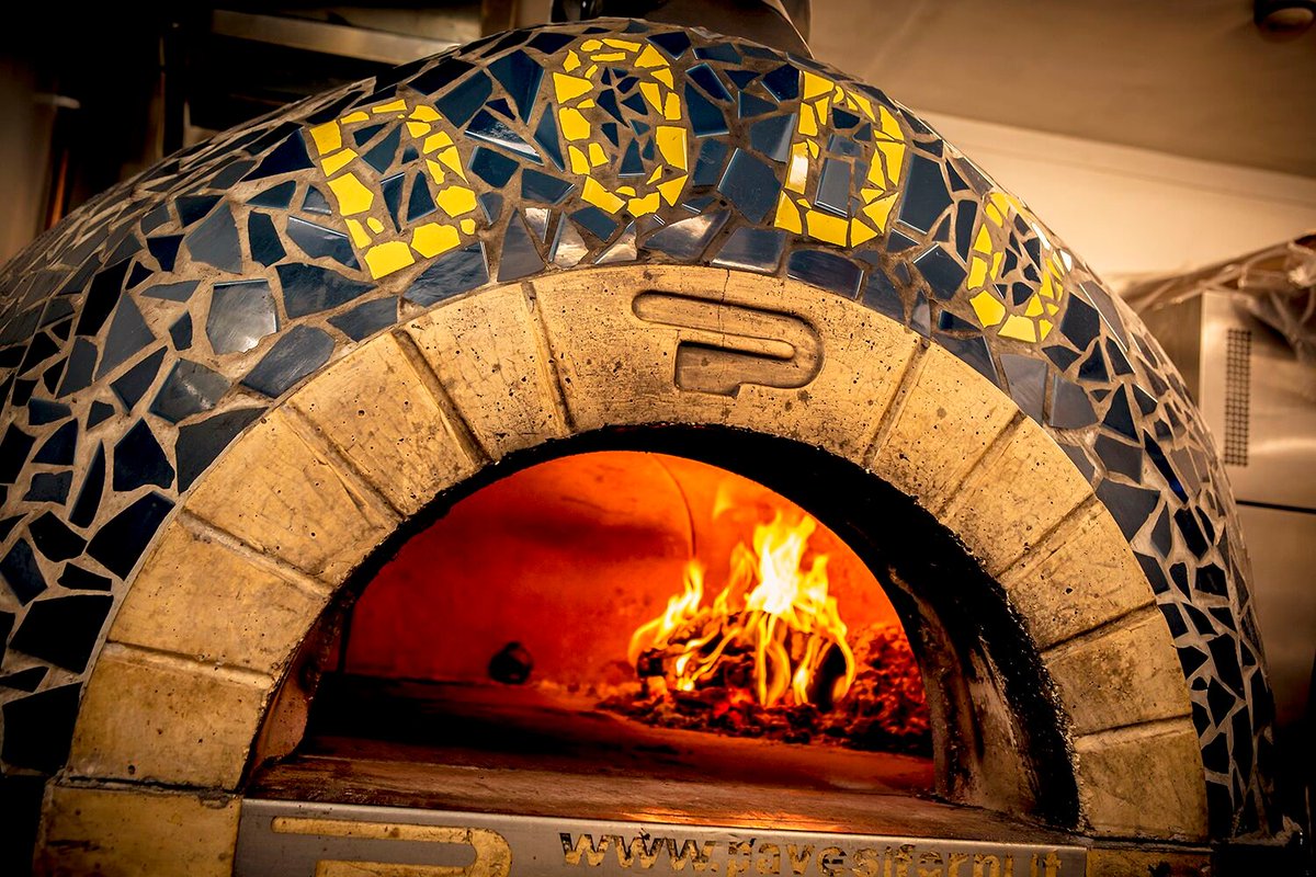All fired up and ready to provide you with £5 pizzas this lunchtime!! ❤️🍕❤️🍕
#oxford #oxfordshire #pizza #localpub
