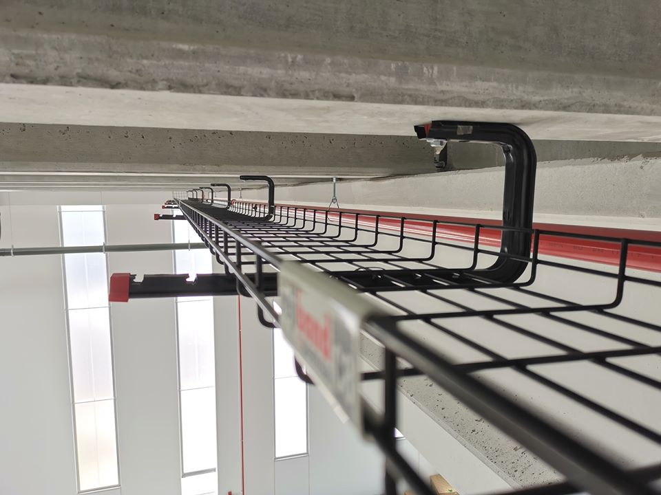 PemsaRejiband's tweet photo. #FelizMiercoles Los compañeros de Electrored nos hacen llegar estas fotos de su última instalación para @StollerEurope, para la que han escogido #Rejiband Black C8 con el objetivo de conseguir resistencia total ante ambientes húmedos y agresivos. ¡Y les está quedando genial! https://t.co/wlTMtPgEku