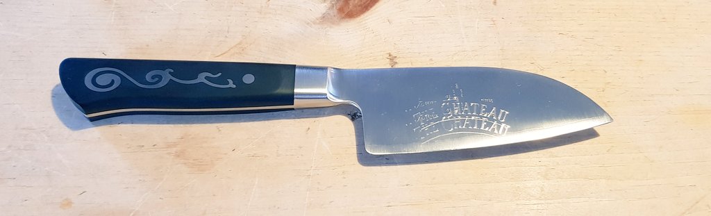 IOShenknives's tweet photo. Soooooo I might have messed up on an engraving! Anyone interested with a brand new Chai Khom Slicer RRP £100 for £60 delivered? 
DM - 1st come 1st served pls RT 😁 https://t.co/UWaUOcSSfN