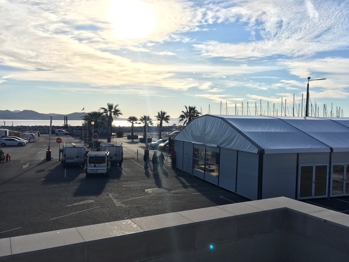Les_Nauticales's tweet photo. Et c'est parti pour le show ! 

J-9 avant l'ouverture des portes et début du montage des #nauticales2020 de @AMPMetropole. 
Les structures s'érigent, les pontons mobile s'ariment pour le 1er salon  nautique de l'année.  

#cantwait #nauticales #ampmetropole https://t.co/JlwaL5ipij