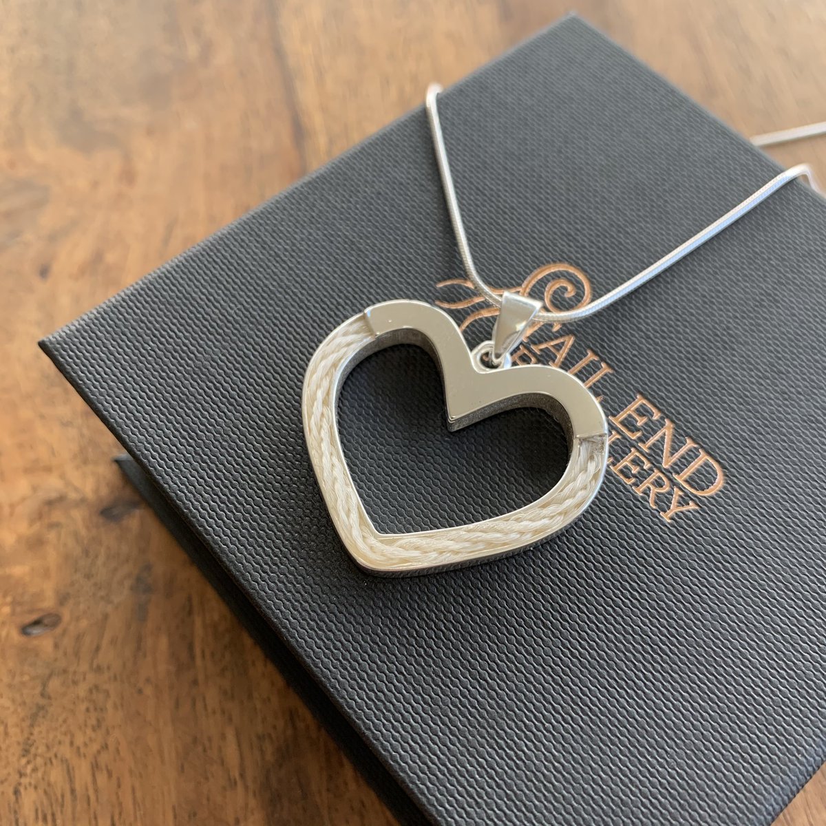 This was the necklace made for the winner of the valentines giveaway 😍 Her horses hair inlaid into the silver heart , how lovely is it 💖 #horsehairjewellery #horsehairnecklace