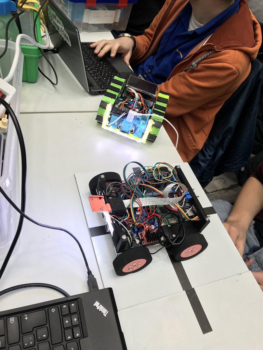 NiedersachsenME's tweet photo. Jetzt heißt es wieder Punkte sammeln! 🤖🤩 In der @UniHannover kämpfen 160 Teams mit rund 420 Schülerinnen und Schülern um die Qualifikation zum @RoboCup2020 German Open. Unsere Stiftung unterstützt und macht gleichzeitig neugierig auf technische Berufe. #robocup #robocup2020 https://t.co/E9CyR0CAk3