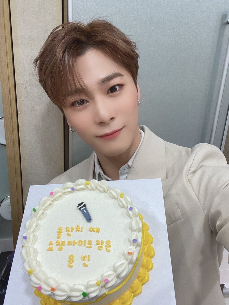 Binmoon_dal's tweet photo. 울 빈이 살 쏙 빠졌네🤣 너무 예뻐서 깜짝 놀랬잖아 🤣 https://t.co/3Mx43dNRSb