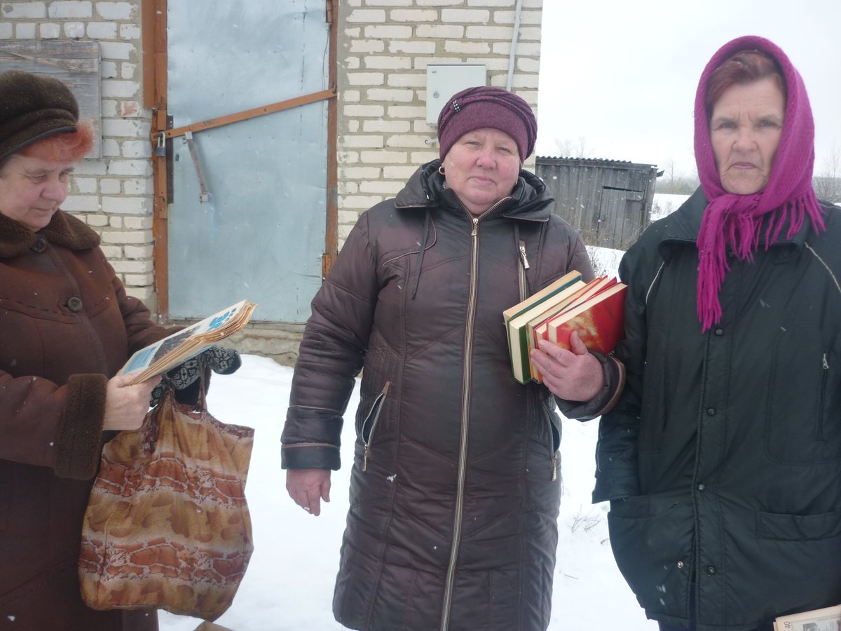 4 марта сотрудники библиотеки г. Барыша им. М.Н. Богданова жителям  с. Конновка представили книжную выставку-портрет «Великие женщины  России»,  посвящённую Международному женскому дню.