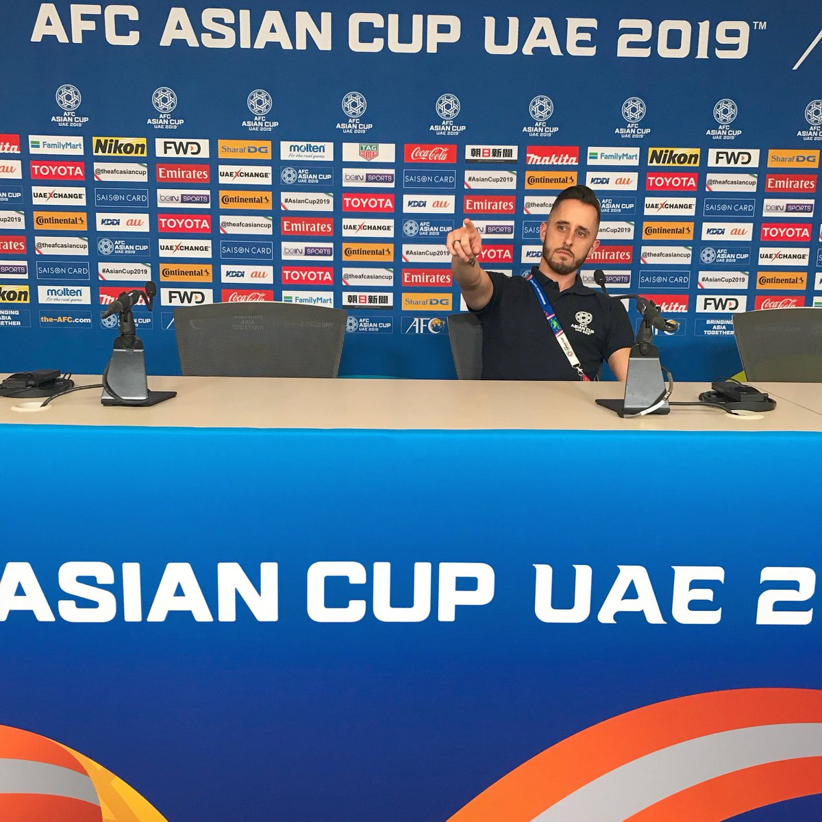 JayMasterJ1's tweet photo. Iβll ask the questions around here. #PostMatchPresser #AsianCup2019 #BringingAsiaTogether #FlippingTheScript #HazzaBinZayed #AlAin #InAbuDhabi #UAE https://t.co/tPpyA1bk1w