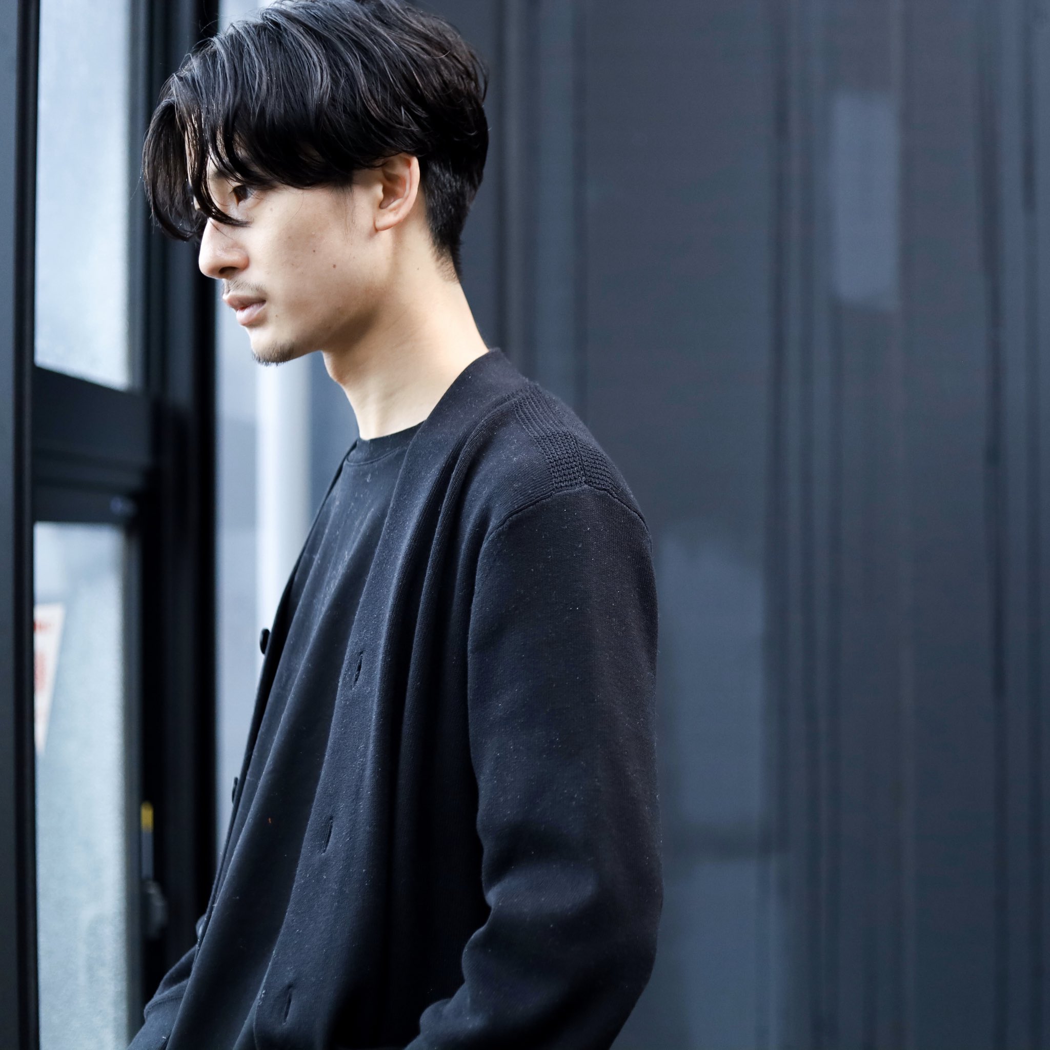 宮永えいと 身だしなみ センターパートに特化したパーマとは何ぞや と試行錯誤して 毛先のみのパーマに落ち着きました 起きた瞬間に毛流れあって死ぬほど楽やんけ 愛澤 Thezazawa スタイルです