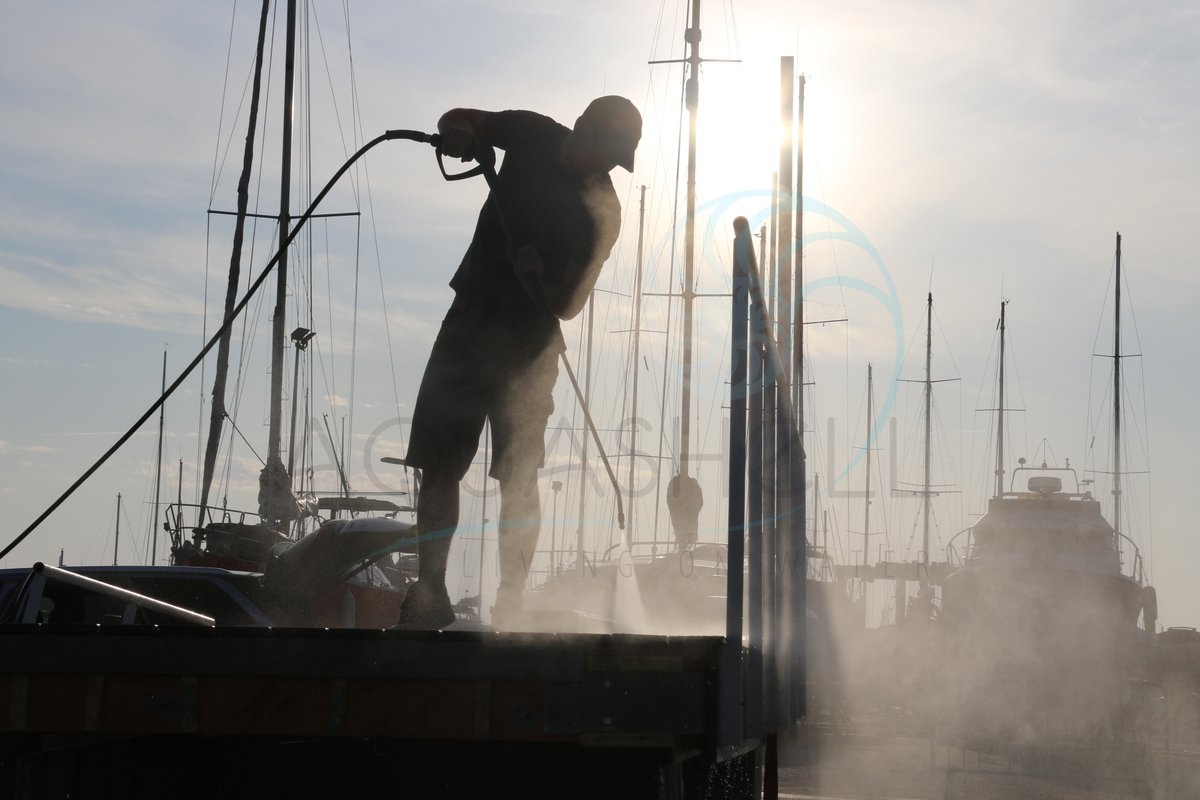 AquashellFR's tweet photo. Au sein d'Aquashell, nous respectons des procédés de fabrication stricte et unique en France. La fabrication et la conception d'habitat flottant imposent des compétences pointues et c'est pour cela que notre bureau d'étude apporte la sécurité aux utilisateurs. https://t.co/9JWcAe0G4I