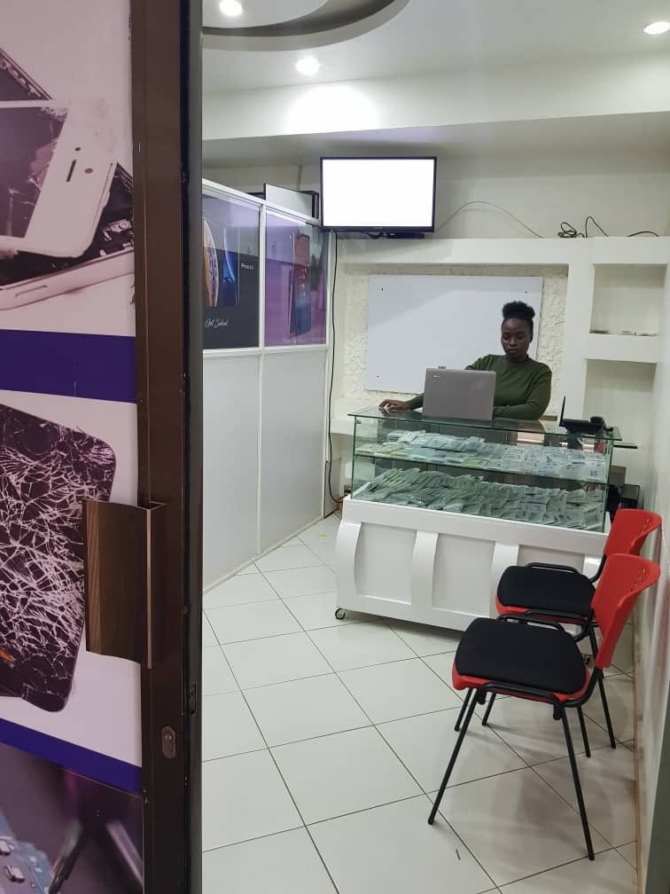 realtimetechug's tweet photo. #Phonepesupport
#phonerepairs
#laptop
#screenreplacements
#ledscreens
🔳Call/WhatsApp 0782930000
☑️visit us at Zainabu Aziza ,Wilson Road level 4 Room1 https://t.co/5AzvoiXoyf