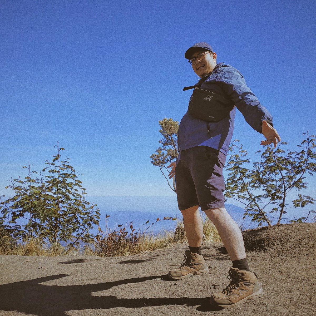 rezaprdn's tweet photo. Merbabu, 2019. Bersama @sigitxsgt @noxdragun https://t.co/HXO2vYLbvB