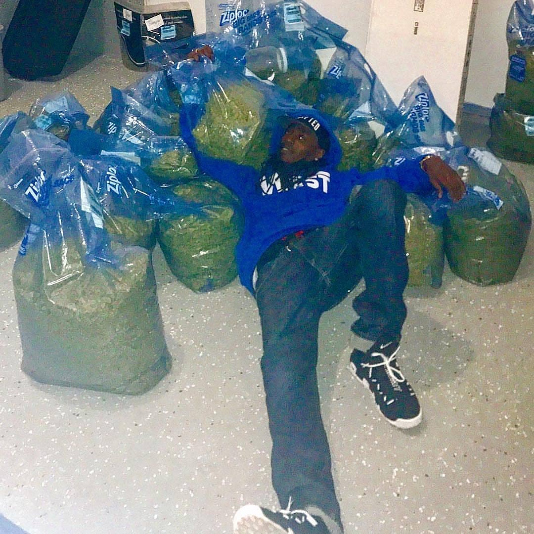 steveburn13's tweet photo. #hash #hightimes #cannabis #hashsociety #cannabiscommunity #hazesociety #glassofig #bubblehash #hitmanglass #hashish #cali #legalizabrasil #blunt #cali #fullmelt #hashporn #colorado https://t.co/BWtwpJU3ge https://t.co/7kMQFbCeY0
