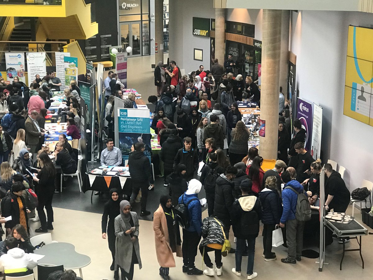 Diwrnod gwych ddoe ar gyfer y ffair gyrfaoedd yma yn y coleg. Diolch i'r holl fusnesau am fynychu a rhoi'r amser i gwrdd â'r disgyblion. #cyngorgyrfaoedd