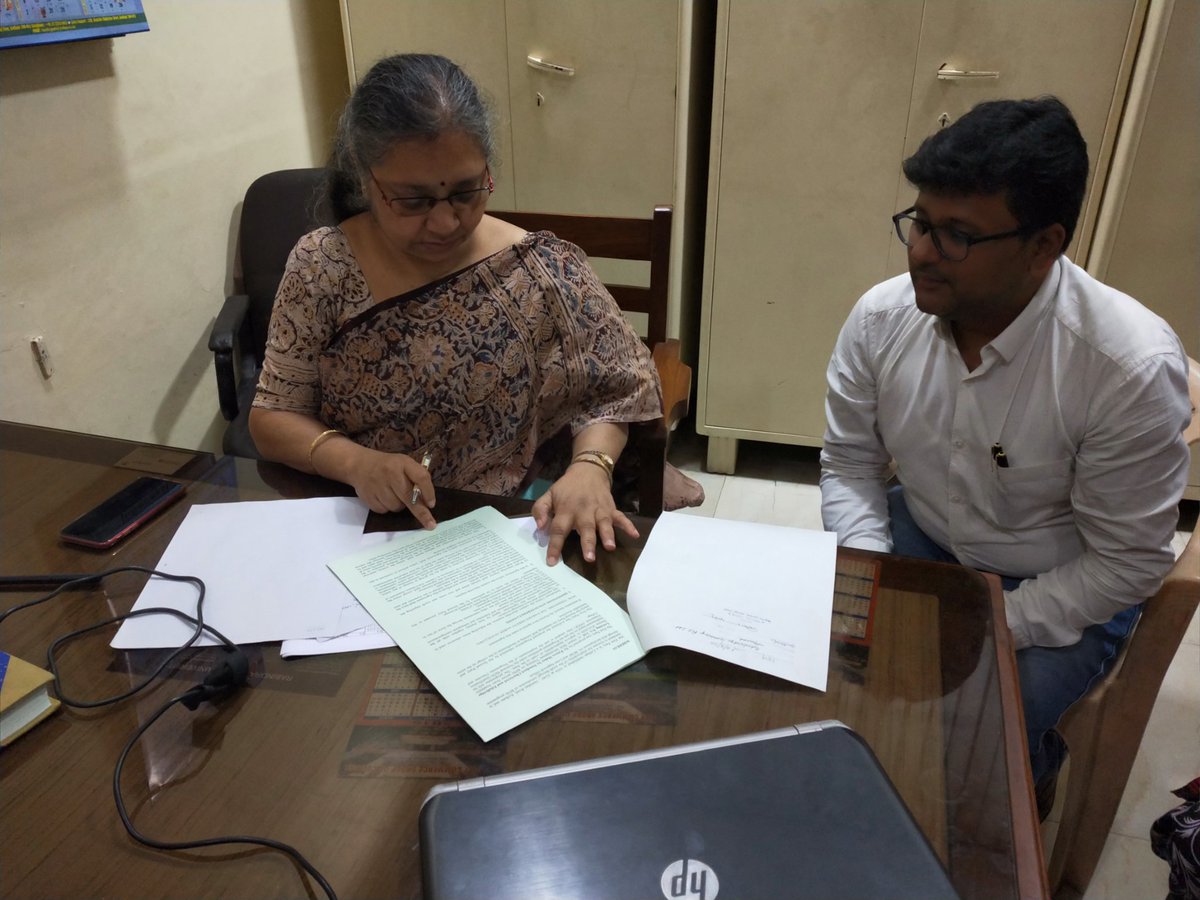 CollegeChandra's tweet photo. MoU signed with EDU BRIDGE on behalf of standard chartered for imparting skill development training of  120 hours, FUTURE MAKER by standard chartered programme in BFSI sectors from academic session 2019-20 https://t.co/BlBLzu4qx8
