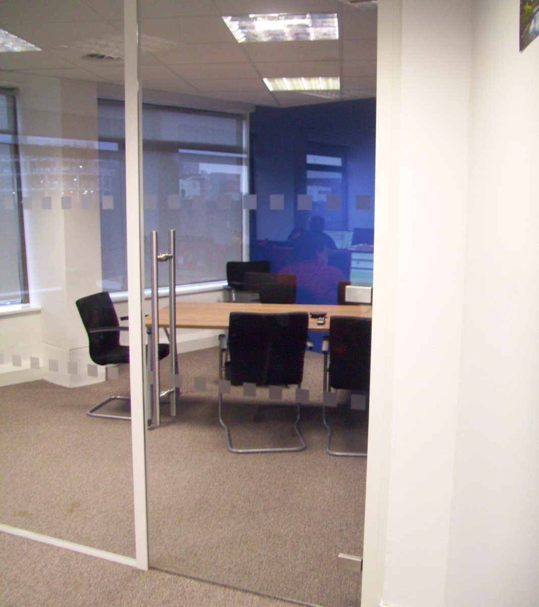 CmcInteriors's tweet photo. Glazed partition with minimal manifestation installed to create meeting room in this existing Birmingham city centre office.

#partition
#glazedpartition
#officerefurb
#officefitout https://t.co/HuSJYSDr07