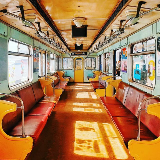 Rrrudya's tweet photo. #accidentallywesanderson in Kyiv's subway.
.
.
.
Кто угадает на какой ветке Киевского метро ездит этот вагон? Как в фильме Веза Андерсона:) https://t.co/hKBkhg3JEz https://t.co/hUUBMYD5PE