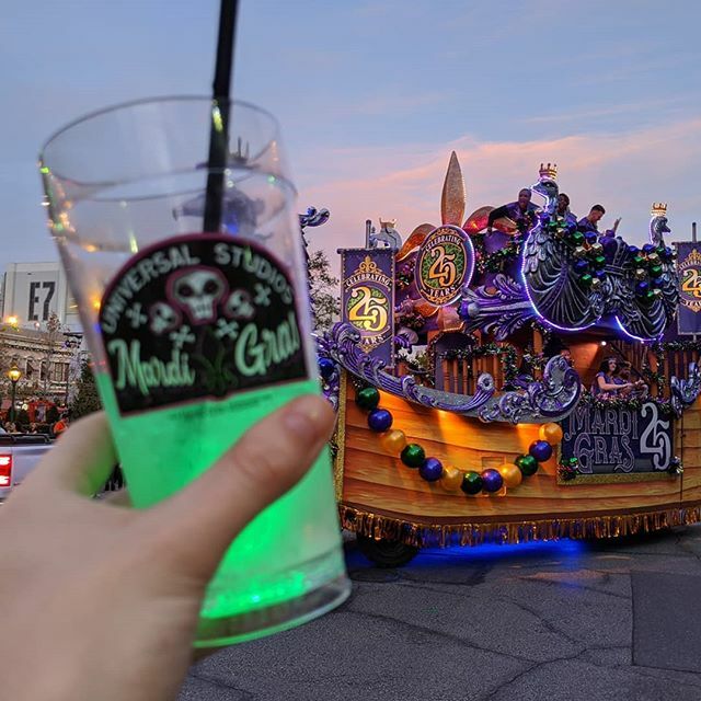Mardi Gras parade at Universal was goooood! #universalstudios #universalstudiosorlando #mardigras ift.tt/2wqNsvt