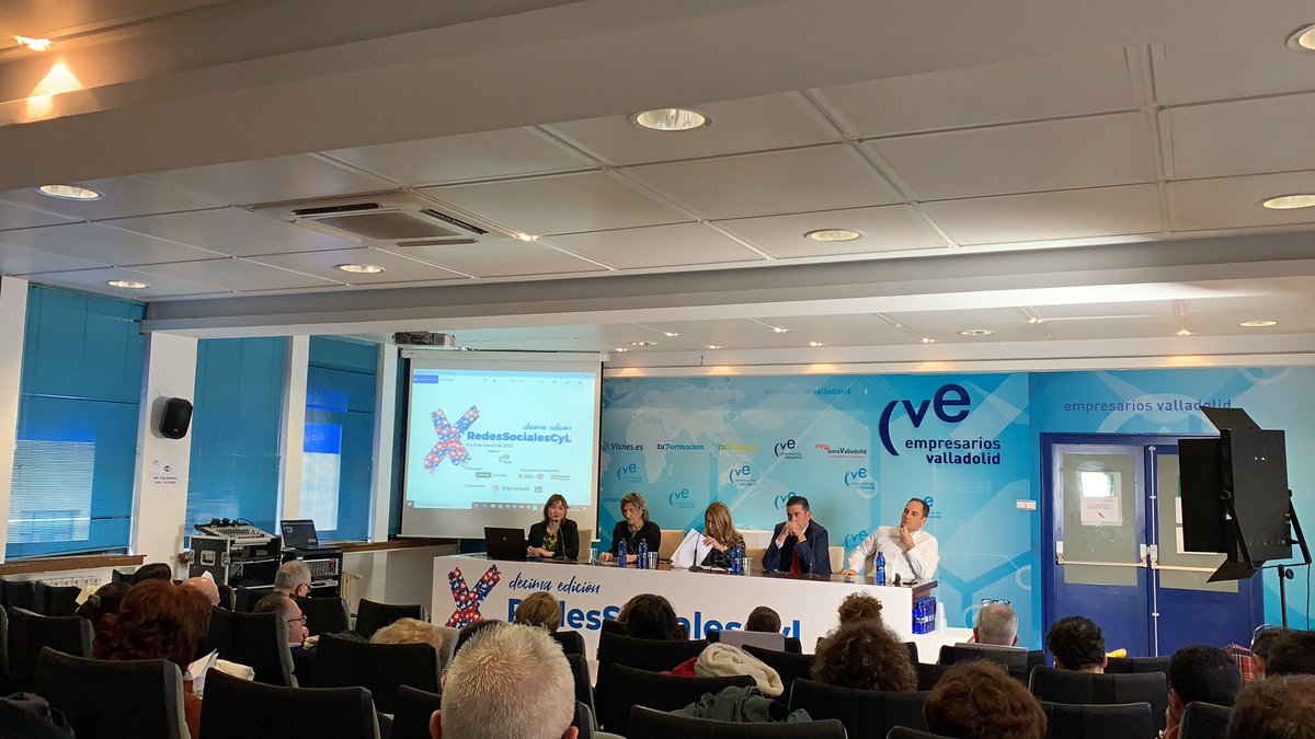 entreperfiles_'s tweet photo. Ahora en la @CVE_ 
Mesa redonda: "La profesionalización del sector turismo en Valladolid" en la X edición #redessocialescyl 
@RRSSCyL @UVa_es @EpAlcazaren https://t.co/nXTosVxdaa
