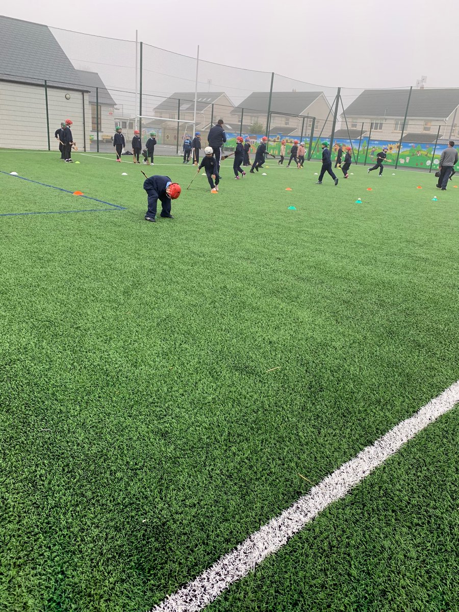 A big thank you to @johndoran86 from 
@LeixlipGAA  and @KildareGAA 
 for showing our young aspiring hurlers some skills over the last few weeks! #StarsOfTheFuture #MolanÓige 
@cumannchilldara