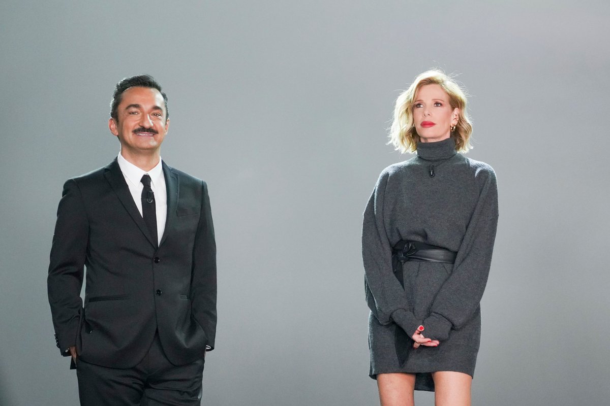 QuiMediaset_it's tweet photo. Su #Italia1, benissimo #LeIene Show: il programma con @lapinella @NicoSavi e @GialappasB sfiora il 13% sul pubblico attivo;
a seguire, lo spettacolo di @angeloilduro “Perché mi stai guardando?” supera il 21% di share sui giovani 15-34 anni
#AscoltiTv 
https://t.co/sPopHxcQtR https://t.co/exwJmpnqJb