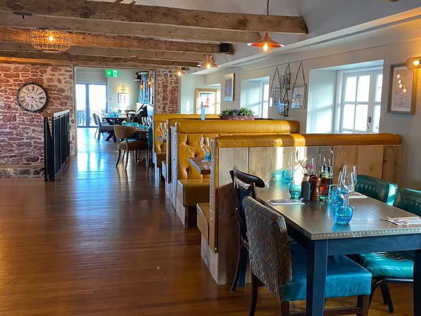 Fantastic opening evening at Harbour Light #Paignton #Devon last night. A superb development by <a href="/StAustellBrew/">St Austell Brewery</a> in conjunction with @TorbayTDA - just what the Bay needs! <a href="/bettesworths/">Bettesworths</a> proud to have brokered the deal &amp; to see another success story for the #Southwest 🐝