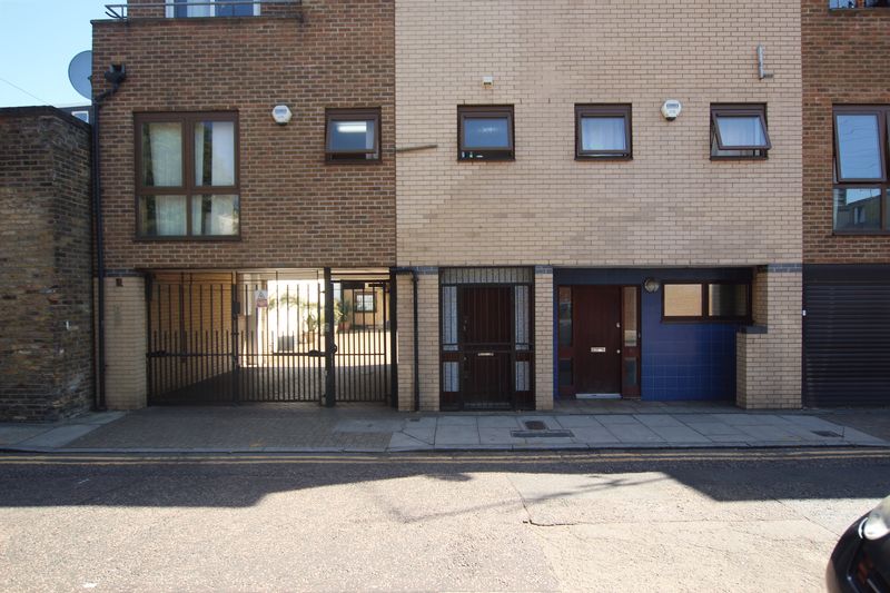 ChoicesInvest's tweet photo. Due to the high level of interest in our fully tenanted investment properties in the prime E14 area of Central London, we have arranged an Open Day for Thursday 5th March (appt only). Call us now on 01342 840050 to book your slot or enquire online 

https://t.co/G1UCiqUR0T https://t.co/wpUFxZSFIA