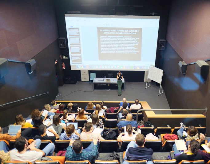 festivalibaff's tweet photo. Continuamos con el Seminario de Crítica de Cine @CaimanCDC con la sesión de Jara Yáñez con consejos y normas para la escritura. Además se realizará un visionado, la escritura de un texto y su corrección posterior. Una oportunidad única. #IBAFFXI #educarconcine https://t.co/KeGn1UgjWd