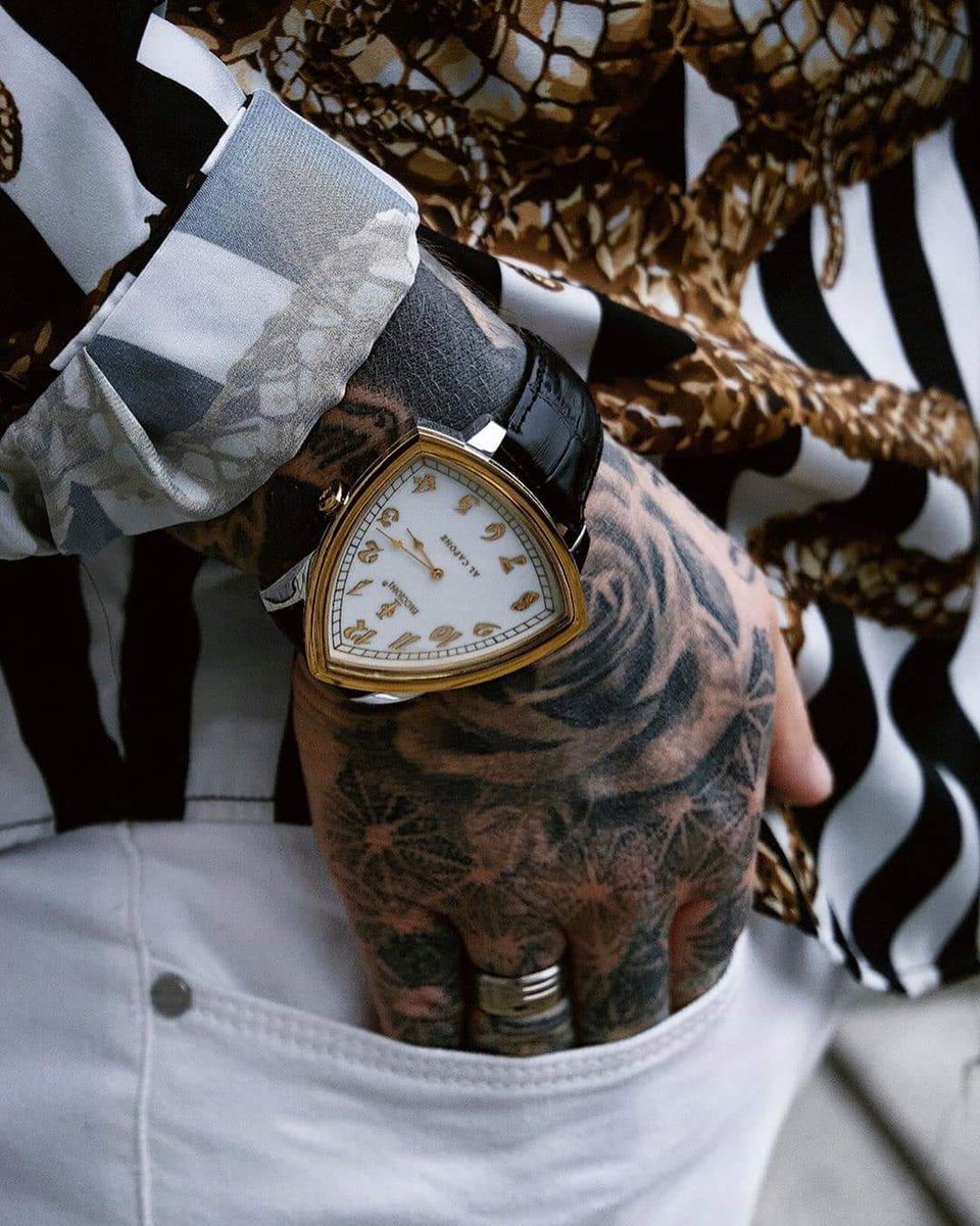 公式マフィアグッズ専門店 ジャパンマイヤーランスキー در توییتر アル カポネ モデル 腕時計 発売中です カポネの懐中時計が腕時計に生まれ変わりました 替えのベルト ケース付属 その他 ゴッドファーザーtシャツ スカーフェイスtシャツ マフィアyシャツ など