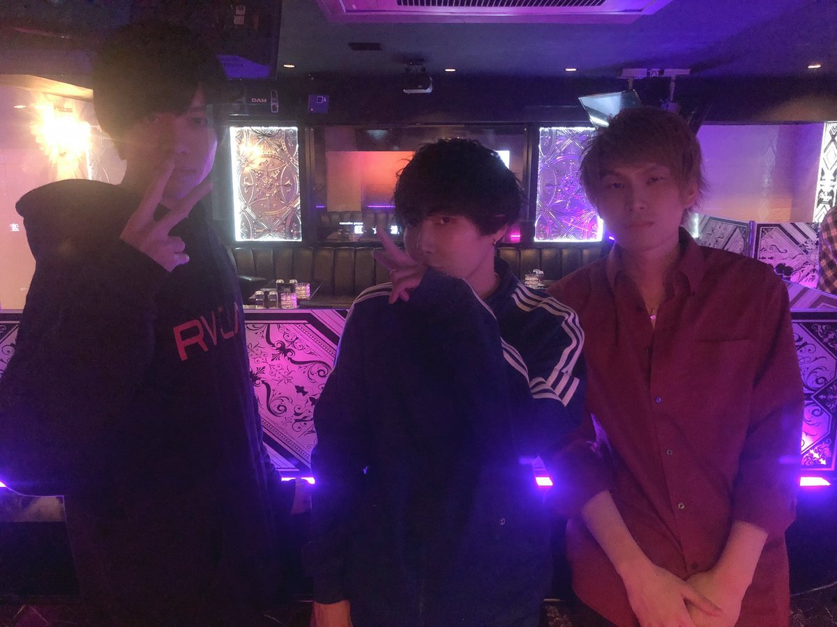 Yama33601's tweet photo. イノベーションオープンしました☺️

最近は幹部の人達以外の子もお客様を呼べるようになってきたのでお店が盛り上がってきてます^ ^

今日も沢山のご来店お待ちしてます(^^)

#ACQUA #イノベーション　#歌舞伎町　#従業員募集中　#ホスト　#新宿 https://t.co/k0SXsFMiHh