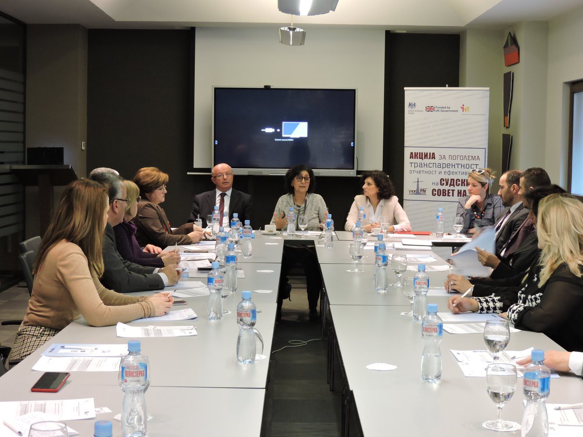 Овој понеделник за прв пат се одржа работен состанок помеѓу ССРСМ и ДКСК. Се истакна потребата за меѓусебна соработка, со цел да се намалат ризиците од корупција во областа на правосудството. Овој состанок беше организиран во рамките на проекти поддржани од 
<a href="/UKinRNMacedonia/">UK in North Macedonia</a>