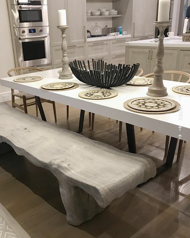 Adding a bench to this breakfast room table for a new look! #bridgetbearistyle #atlantaproject #travelingdesigner #mytradhome #livingthemix #mixingstyles #bridgetbearidesigns #housegoals #rvadesigner #kitchens #placetoeat ift.tt/2wvDxVj