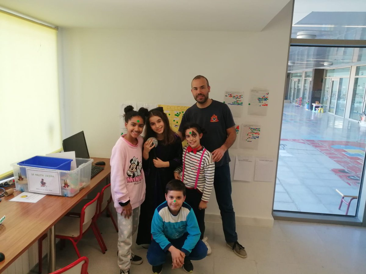 #CEHSAvelina#CONFINTESCOLAR
Los alumnos del colegio de  Alberite hemos celebrado la 5° confint.
*Delegados: Carolina, Miguel,Teresa y Naomi.
*Acciones: 
1) concurso de jardinería
2) visibilizar la necesidad de proteger espacios naturales del pueblo.