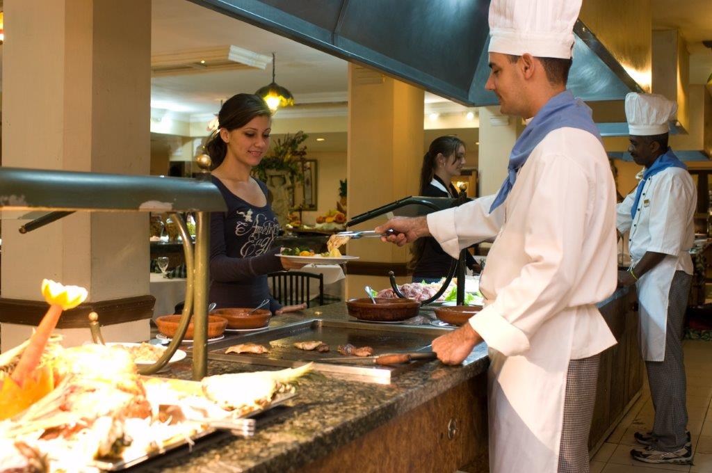 JuannCarlosGG's tweet photo. El 4 de marzo celebramos el Día del Trabajador de la Hotelería y #Turismo. Muchas felicidades a todos los que desde sus puestos tributan al desarrollo de la industria turística en #Cuba. Junto a ustedes vamos por más calidad, vamos por más satisfacción y vamos por más eficiencia. https://t.co/3wFSElOBUs
