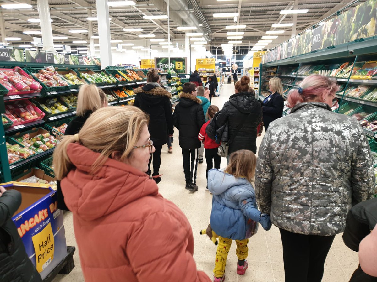 Jump2it_SSF's tweet photo. Families learning about the importance of healthy nutrition and building the confidence to learn about healthier lifestyles. So important to keep active and eat well. @Jump2it_SSF Families (Health &amp; Wellbeing) programmes supporting #WorldObesityDay @SSF_2000 https://t.co/95zwMXI0IE