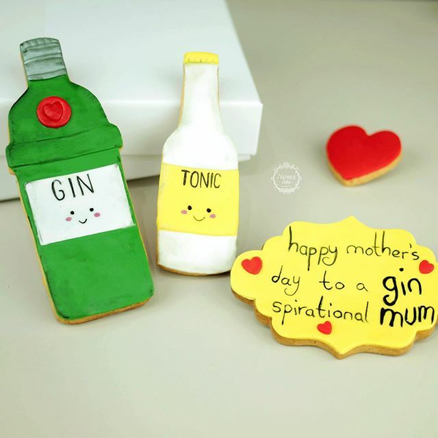 EstreleCakes's tweet photo. I hope everyone has a GinTastic day!! #ginandtonicgift #ginandtonicplease  #ginspirational #mothersdaygift #motheringsundaygift2020 #gincookies https://t.co/k9IBob5pjj