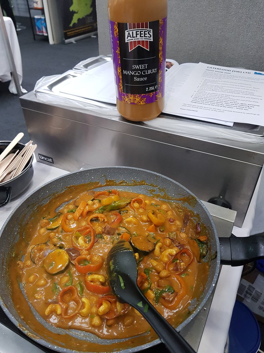 <a href="/_richsauces/">Tim | Rich Sauces</a> sweet mango curry with chickpeas and cashew nuts 🍽🥘❤