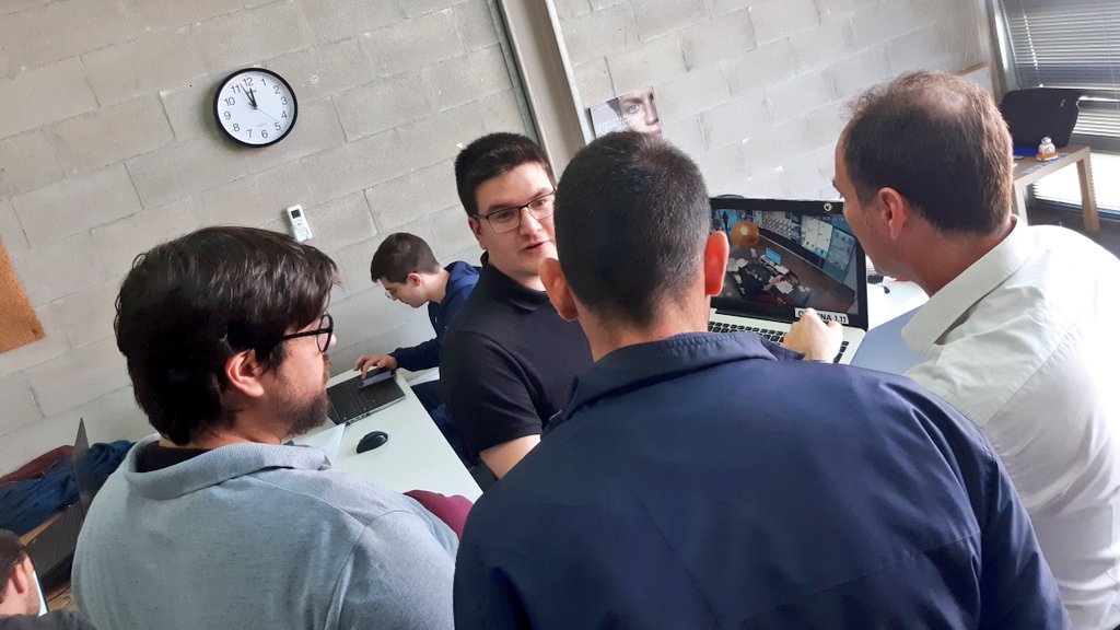 Soluciones 4.0 para pymes made in <a href="/regiondemurcia/">Gobierno de la Región de Murcia</a>

Definiendo y concretando la #TransformacionDigital de una de las Pymes de <a href="/paradigma40/">Paradigma 4.0</a> con habilitadores de @Ceeict

<a href="/biyectiva/">Biyectiva Technology</a> muestra soluciones de trazabilidad mediante #IA y <a href="/Proxymma/">Proxymma</a> inteligencia de negocio mediante #BigData