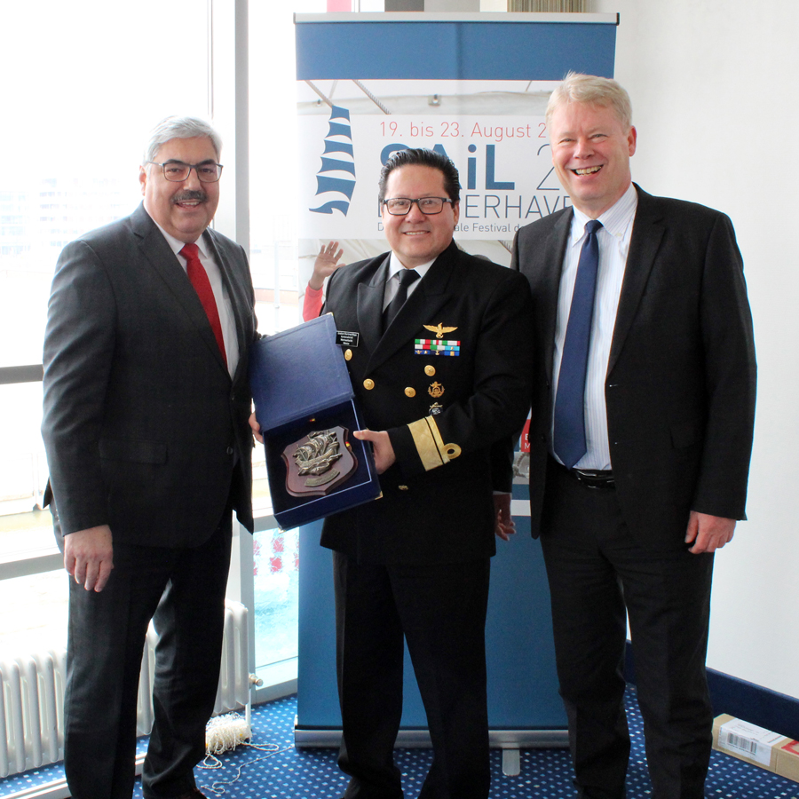 sailbhv's tweet photo. Der neue #Marineattache Mexikos in Deutschland, Konteradmiral Esteban Martínez Maya, ist heute bei uns zu Gast und lernte dabei auch OBMelf Grantz und Dr. Ralf Meyer kennen. „Sein“ Schiff: die #Cuauthémoc, auf die wir uns riesig freuen!😍 #bremerhaven #sail2020 #sailbremerhaven https://t.co/vrEbKbT3ty